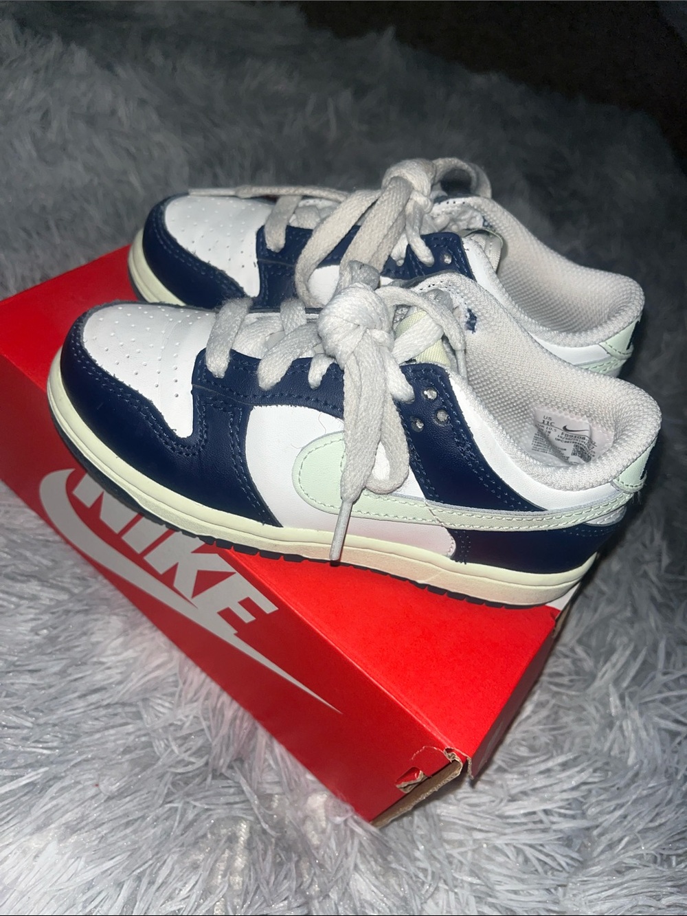 Nike Kids White and Navy Low-Top Sneakers - Picture 3 of 9